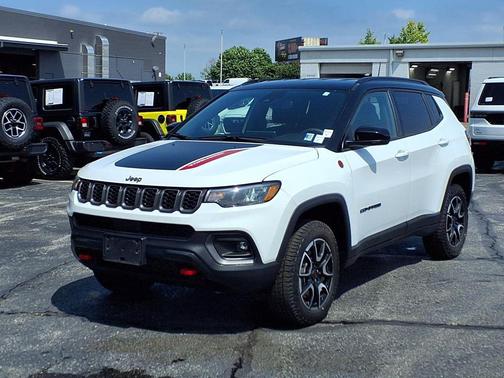 Bright White Clearcoat 2025 Jeep Compass Trailhawk