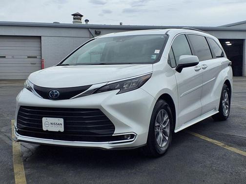 2024 Toyota Sienna XLE