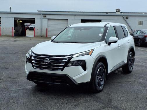 Everest White Pearl Tricoat 2026 Nissan Rogue SV
