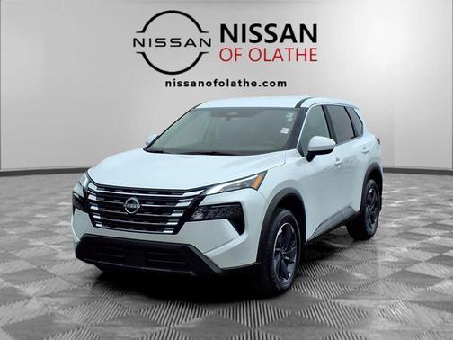 Everest White Pearl Tricoat 2026 Nissan Rogue SV