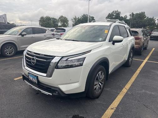 2022 Nissan Pathfinder SL