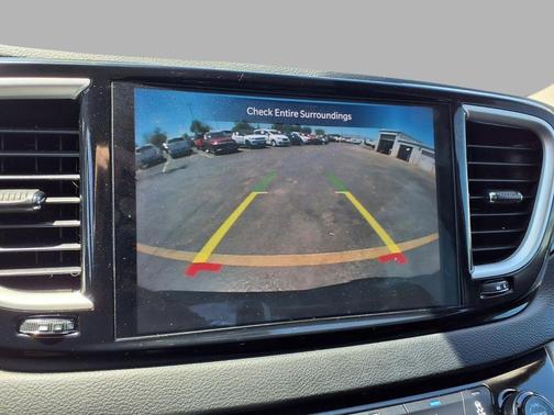 Brilliant Black Crystal Pearlcoat 2023 Chrysler Pacifica Touring L