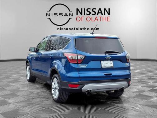 LIGHTNING BLUE METALLIC 2017 Ford Escape SE