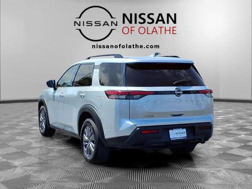 Brilliant Silver Metallic 2025 Nissan Pathfinder SV 4WD