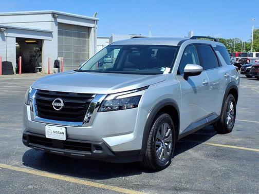 Brilliant Silver Metallic 2025 Nissan Pathfinder SV 4WD