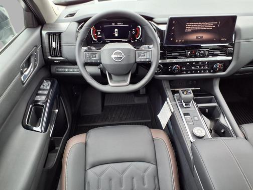Everest White Pearl Tricoat 2026 Nissan Pathfinder Platinum