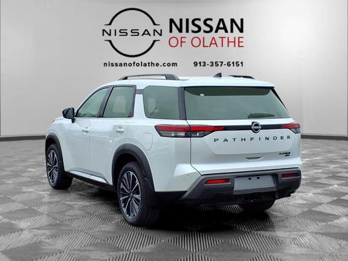 Everest White Pearl Tricoat 2026 Nissan Pathfinder Platinum
