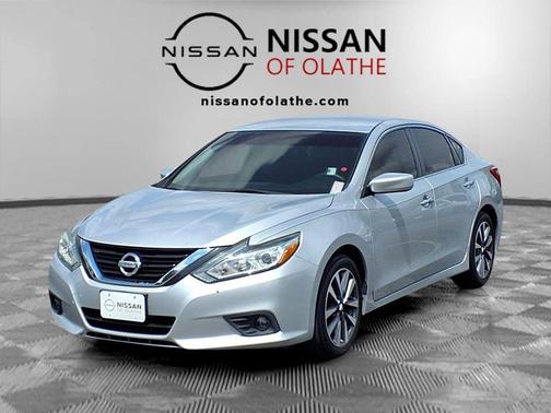 Brilliant Silver Metallic 2017 Nissan Altima 2.5 SV
