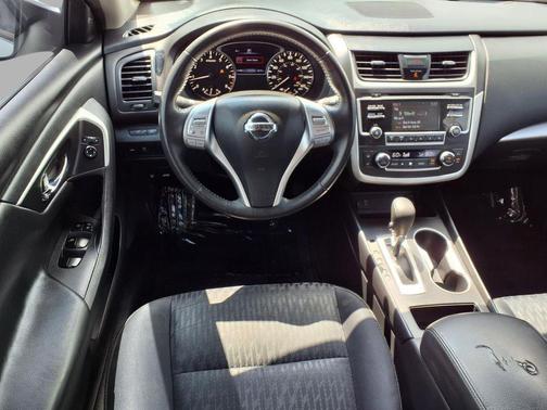 Brilliant Silver Metallic 2017 Nissan Altima 2.5 SV