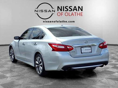 Brilliant Silver Metallic 2017 Nissan Altima 2.5 SV