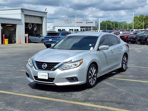 Brilliant Silver Metallic 2017 Nissan Altima 2.5 SV