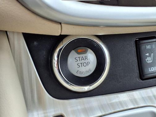 Pearl White 2016 Nissan Murano SL