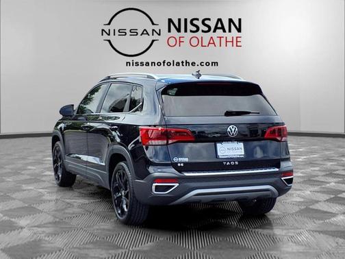 Deep Black 2024 Volkswagen Taos 1.5T SE