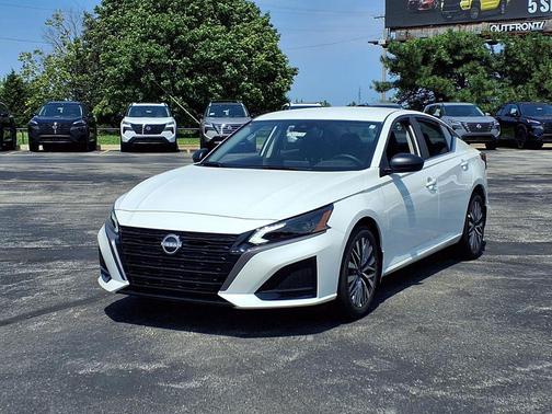 Pearl White Tricoat 2026 Nissan Altima 2.5 SV