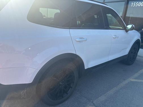 Glacial White Pearl 2022 Kia Telluride SX