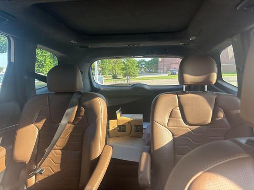 Glacial White Pearl 2022 Kia Telluride SX