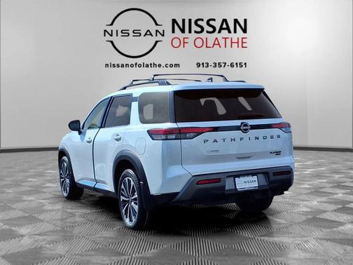 Everest White Pearl Tricoat 2026 Nissan Pathfinder Platinum