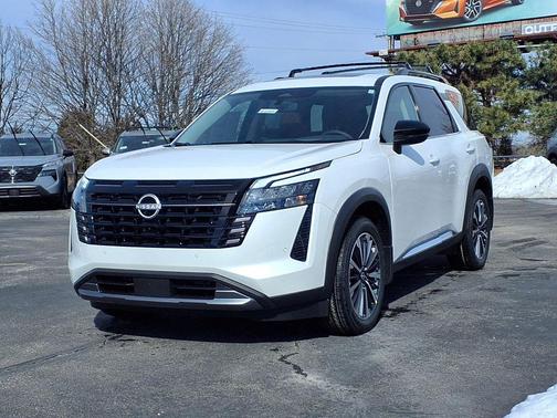 Everest White Pearl Tricoat 2026 Nissan Pathfinder Platinum