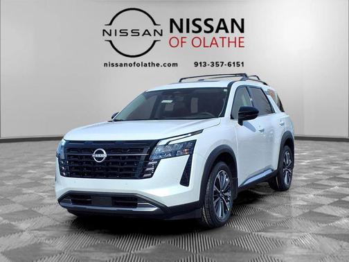 Everest White Pearl Tricoat 2026 Nissan Pathfinder Platinum