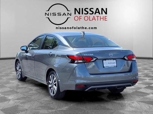 Gun Metallic 2025 Nissan Versa 1.6 SV