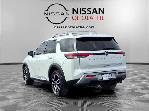 2024 Nissan Pathfinder Platinum