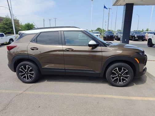 Zeus Bronze Metallic 2022 Chevrolet Trailblazer ACTIV