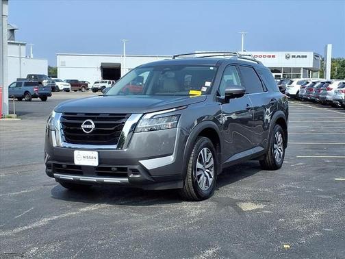 2023 Nissan Pathfinder SL