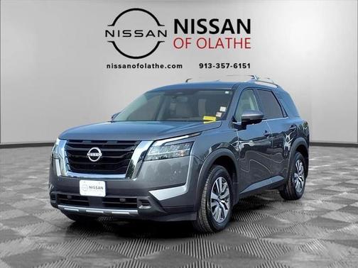 2023 Nissan Pathfinder SL