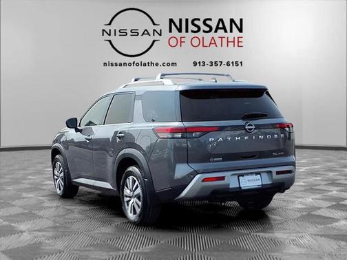 2023 Nissan Pathfinder SL