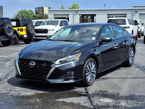 Super Black Clearcoat 2025 Nissan Altima 2.5 SV