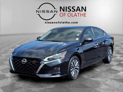 Super Black Clearcoat 2025 Nissan Altima 2.5 SV