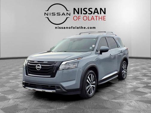 Boulder Gray Pearl 2023 Nissan Pathfinder Platinum 4WD