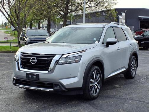 Brilliant Silver Metallic 2022 Nissan Pathfinder Platinum 4WD