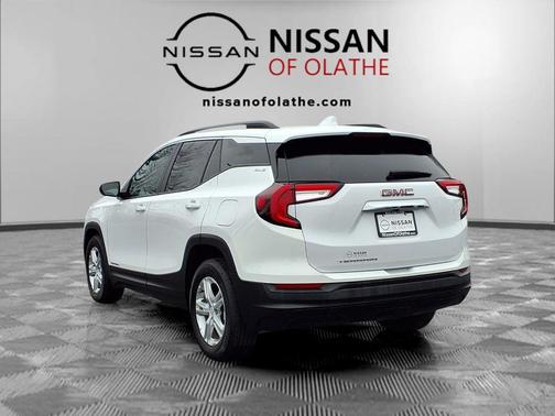 Summit White 2023 GMC Terrain SLE