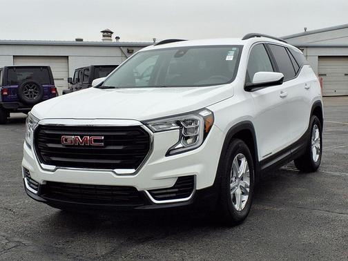 Summit White 2023 GMC Terrain SLE