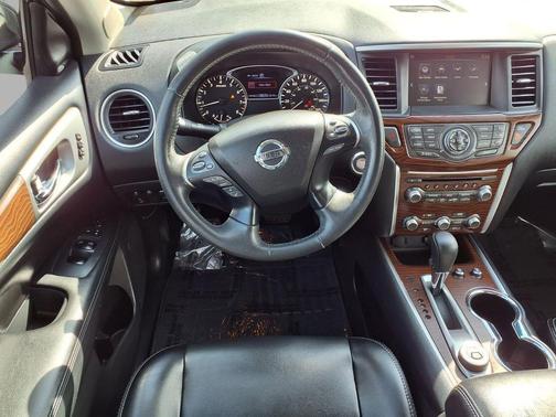 Magnetic Black Metallic 2017 Nissan Pathfinder Platinum