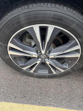 Magnetic Black Metallic 2017 Nissan Pathfinder Platinum