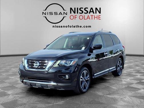 Magnetic Black Metallic 2017 Nissan Pathfinder Platinum
