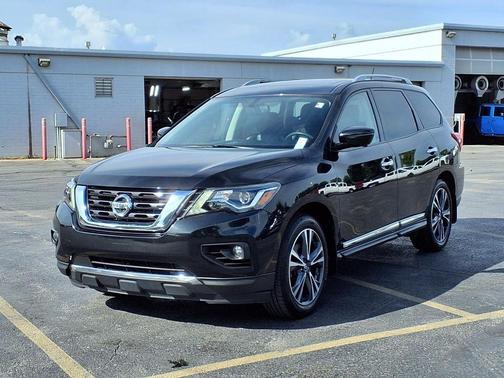 Magnetic Black Metallic 2017 Nissan Pathfinder Platinum