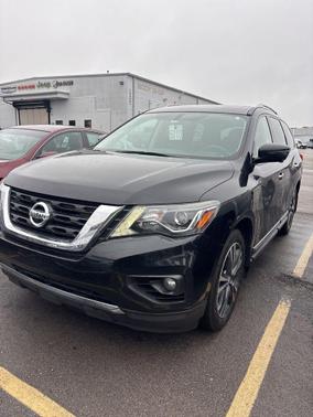 Magnetic Black Metallic 2017 Nissan Pathfinder Platinum