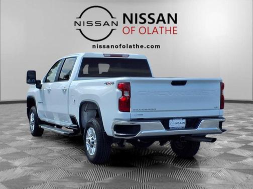 Summit White 2025 Chevrolet Silverado 2500 LT