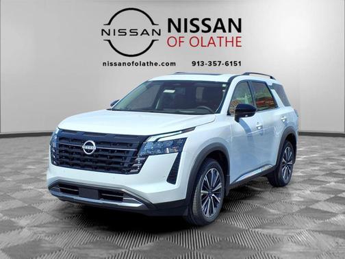 Everest White Pearl Tricoat 2026 Nissan Pathfinder Platinum
