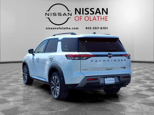 Everest White Pearl Tricoat 2026 Nissan Pathfinder Platinum