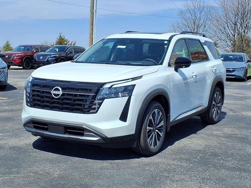 Everest White Pearl Tricoat 2026 Nissan Pathfinder Platinum