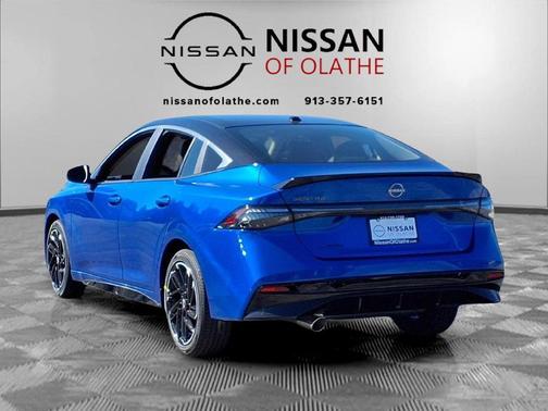 Bluestone Pearl/Super Blk 2027 Nissan Sentra SR