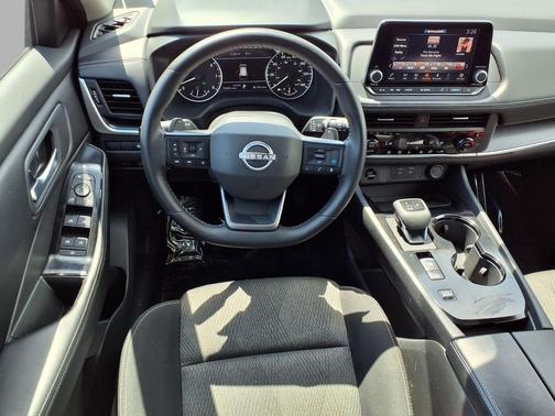 Super Black 2025 Nissan Rogue SV