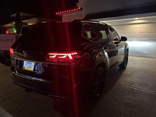 Deep Black 2022 Volkswagen Atlas 3.6L SE w/Technology