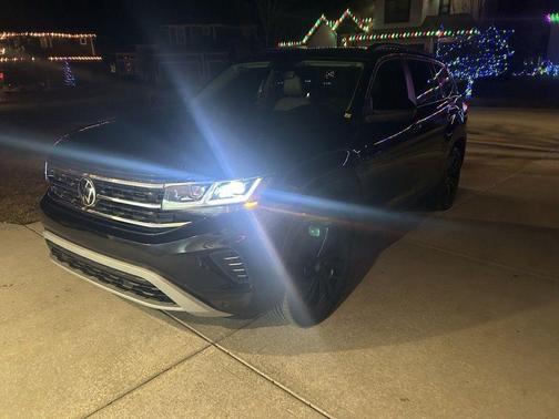 Deep Black 2022 Volkswagen Atlas 3.6L SE w/Technology