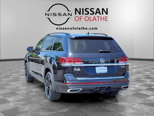 Black 2022 Volkswagen Atlas 3.6L SE w/Technology