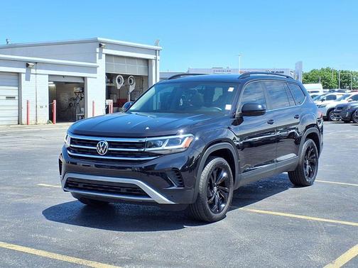 Black 2022 Volkswagen Atlas 3.6L SE w/Technology